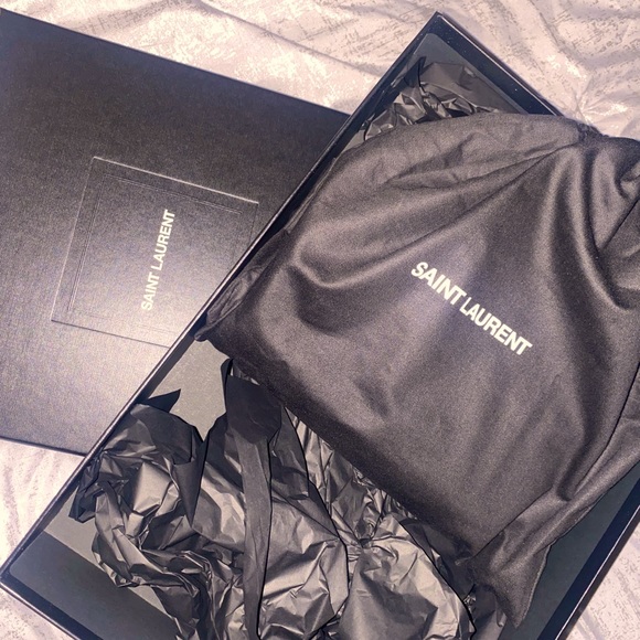 Ysl Handbag - Picture 1 of 8